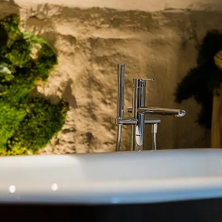 Boutique - Sauna And Jacuzzi - El Clandestino * Érezée